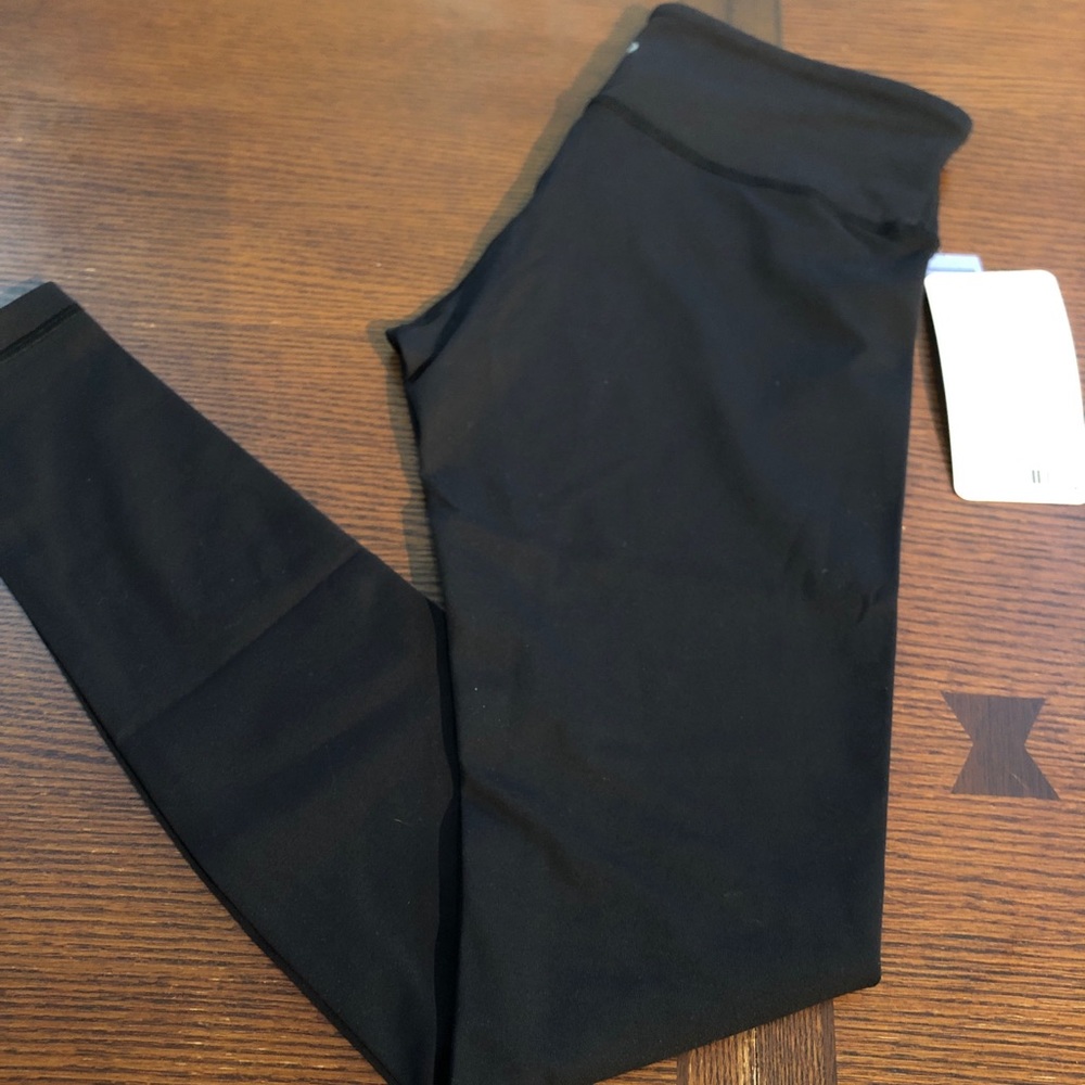 SOLID BLACK LULULEMON LEGGINGS SIZE 8